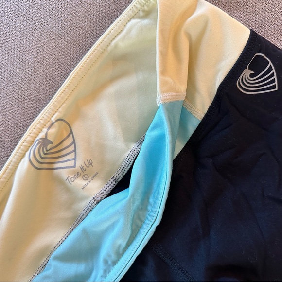 Retro Tone It Up Workout Leggings - Picture 2 of 3